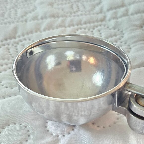 Vintage Red Handled Ice Cream Scoop With Metal Bowl & Thumb Trigger Mechanism - Picture 5 of 8